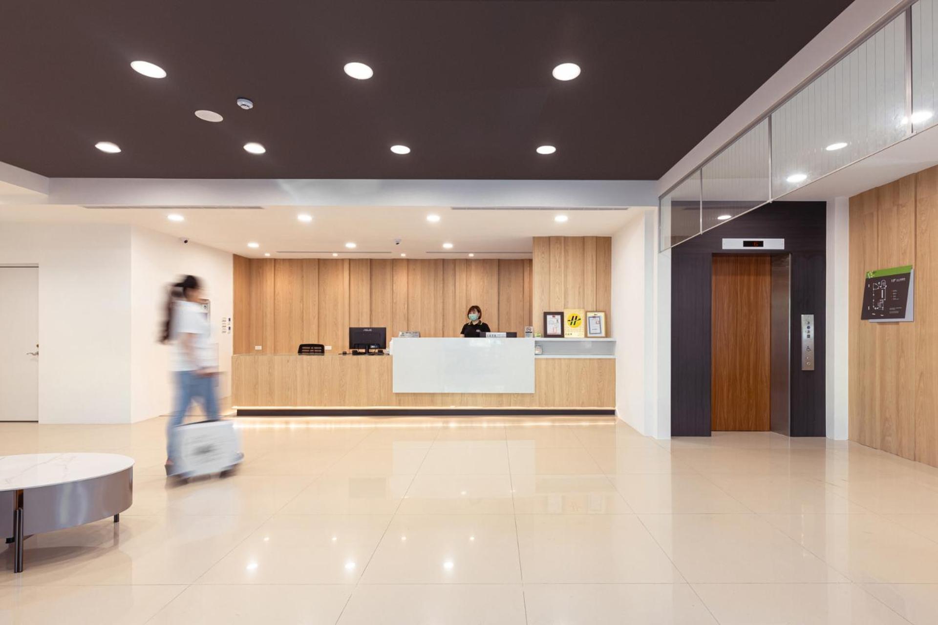 Kiwi Express Hotel - Zhongqing Taichung Luaran gambar