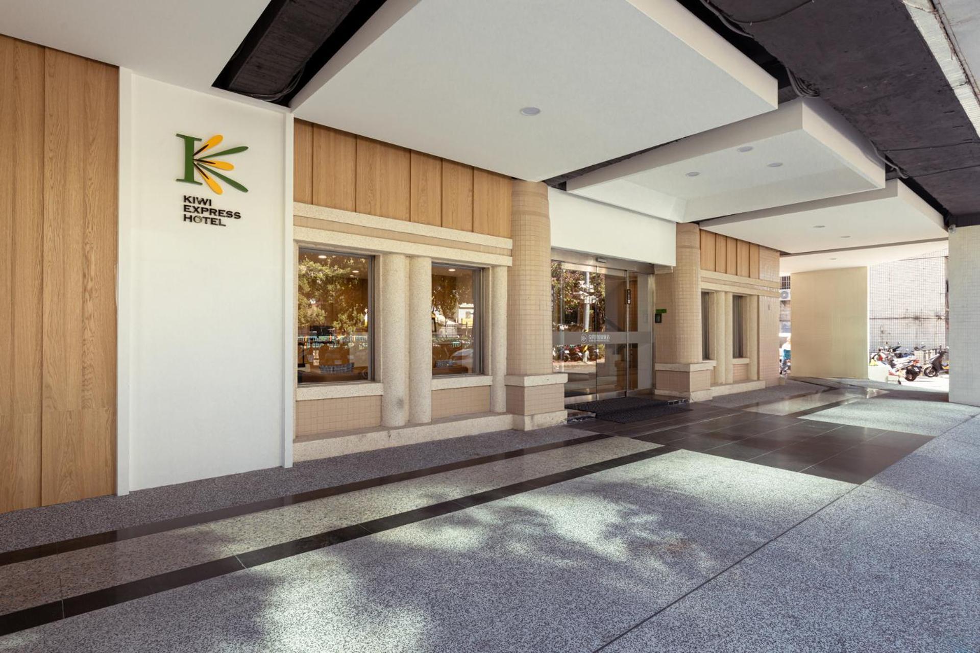 Kiwi Express Hotel - Zhongqing Taichung Luaran gambar