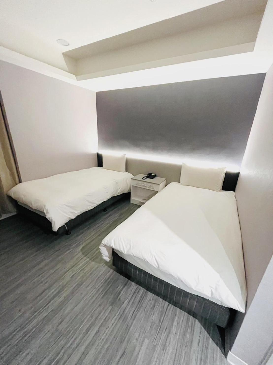 Kiwi Express Hotel - Zhongqing Taichung Luaran gambar