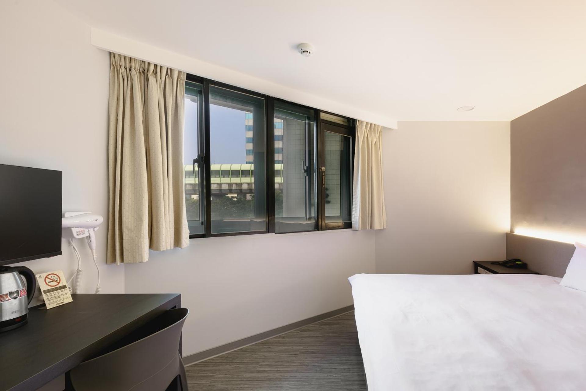 Kiwi Express Hotel - Zhongqing Taichung Luaran gambar